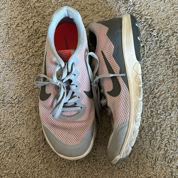 Nike Shoes - Great condition women’s Nike shoes 8.5